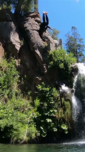 Cliff Jumping BARANI #cliffjump #cliffjumping #клиффджампинг #прыжкивводу