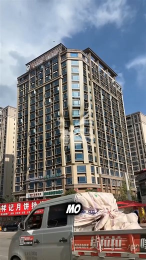 295K views · 1.9K reactions | 3D Screens That Make People Stop and Stare! #3dadvertising #ChinaInnovation #Viral3D #fblifestyle #viralfacts | Chryzon | Facebook