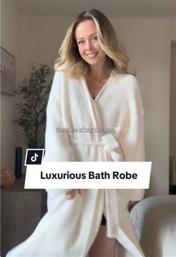 The most luxurious, blanket like bath robe 🛁💫 #robe #bathrobe #plushrobe #womensrobe #loungewear