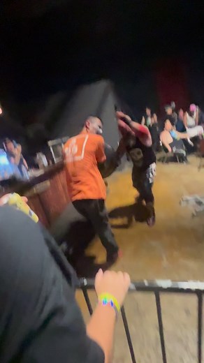 24 reactions | That’s one way to kill that clown ️煮洛 @jdh138 stuffs...