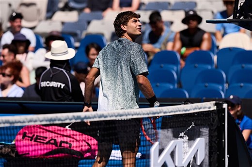 Italský hrdina končí s debaklem. Australian Open se dočkalo prvního překvapení