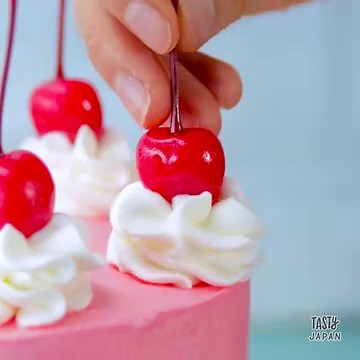 14K views · 86 reactions | まるで二次元！？2Dケーキ / 2D Comic Cake レシピはこちら！https://bit.ly/3kWTT2y 作ったらコメント欄に写真を投稿してくださいね！✨ | Tasty Japan | Facebook