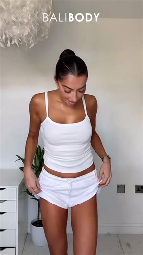 BUTTERY SOFT & BRONZED SKIN 杻 This antioxidant-rich formula is embodied with a subtle gold shimmer to instantly leave skin glowing and radiant while developing into a natural-looking tan. Shop our NEW Gradual Tanning Butter now and see what all the hype is about! Shop your new favourite today at balibodyco.com/products/gradual-tanning-butter | Bali Body | Facebook