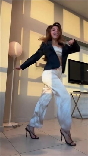 Doing this dance in the snow was harder than in heels 👠❄️