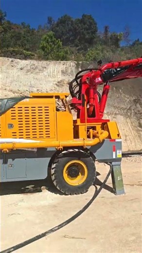 Wet shotcrete machine suitable for slope protection