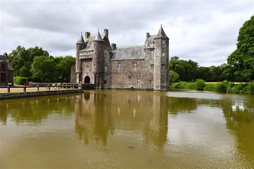 Bretagne : à 1h de Rennes, l’histoire de ce château hanté par une Dame blanche fait froid dans le dos