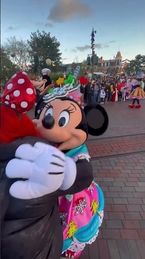 Disney Hugs at Disneyland Paris