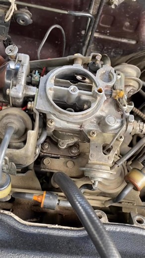 Toyota bigbody 2e engine🤪 Carburetor tuned using vacuum gauge✅ Ignition timing using timing light✅ Natsambahan na naman naten! Salamat po sa pagtitiwala sa aking munting kakayahan!!👌😁 Para po sa mga magpapagawa pm laang po para sa abot kayang halaga at ng maischedule po naten. Salamat po!! #malayonaperomalayopa #Chambalangangbaon #mekaniko #buyandsellph #utayutay | Lowegie Enry D. Agbay