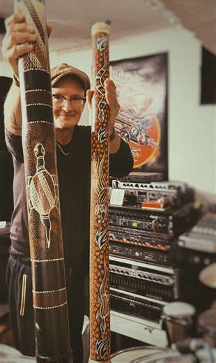 24 reactions | Gestern war sehr produktiv. Neuen Reggae Meetz Jazz Song mit Robert Niegl im Studio gemixt. Außerdem Percussion Overdubs gemacht.朗 Stay tuned  | Raphael Landauer | Facebook