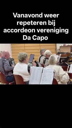 Goedemorgen allemaal, vanavond eindelijk weer repeteren bij accordeon vereniging Da Capo. Ik zat behoorlijk in de lappenmand maar vanavond ben ik er. Als het u leuk lijkt kunt u gezellig komen luisteren in de Speeltuin gelegen aan het Monnickendammerplantsoen 12A vanaf 20.00u tot 22.00u. Ben jij zelf ook accordeonist kun je ook lid worden bij Da Capo, je bent van harte welkom. Een hele fijne dinsdag en liefs van mij en Silver 💋❤️🐈🪗🎤 | Karin Wijnen