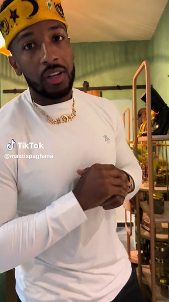 @19_keys is one of the most important figures of the African Diaspora! We are so happy to have him & his team in the building for spa treatments. Good vibes all day! We salute you brother! 🇬🇭🇺🇸 #ThankYou #AfricanGiants #BlackStars #MaatiSpaGH #MaatiSpaGhana