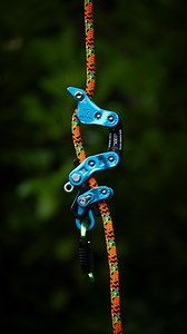 ‘Push to open’ The NEW Rope Runner Vertec 🤌 ➡️ On-the-fly tool-free friction adjustments for efficiency in the canopy ➡️ Unmatched SRS climbing ➡️ Easy setup for MRS climbing ➡️ 7 friction settings for the perfect fit on your rope ➡️ Integrated tending point for attachment to your chest harness, compatible with Notch Magneato ➡️ Mid-line attachable without slic pins ➡️ Designed in collaboration with Kevin Bingham ➡️ Scannable enabled for track and trace capability using a data matrix ➡️ Compati