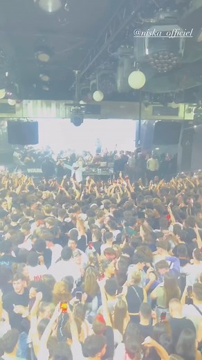 Niska : Elle a mal au rein au concert