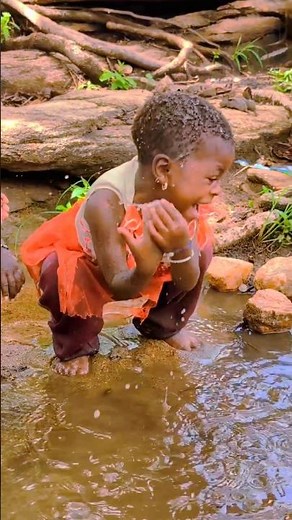 Kids Splashing & Playing with Water 🥰 #short #vairal #tending