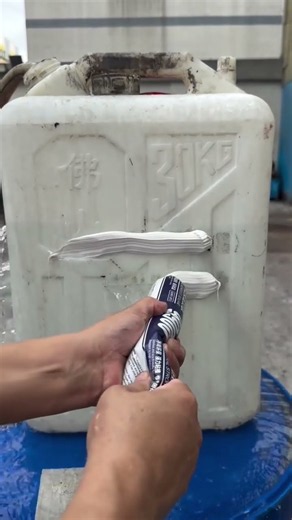 Instant Waterproof Leak Sealant Test