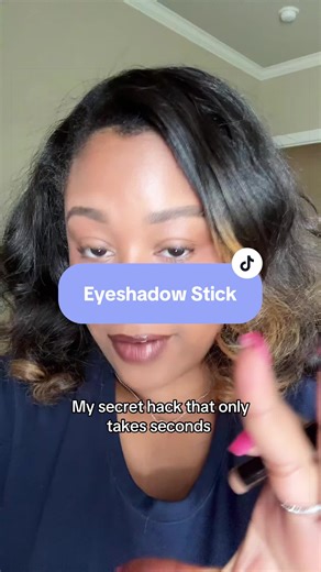 Laura Mercier Caviar Stick Eye Shadow is one of the easiest ways to create a quick everyday eye look without needing multiple products. This eyeshadow stick glides on smoothly and blends in seconds, making it perfect for a fast makeup routine. The creamy eyeshadow stick formula helps create a soft shimmer eye look while staying crease-resistant and long-wearing throughout the day. If you’ve been searching for an easy eyeshadow stick for beginners, a quick eyeshadow hack for busy mornings, or a c
