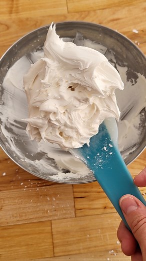 Who needs just a tiny bit of royal icing? This recipe for royal icing (using meringue powder) makes about 1 1/2 cups of icing. Comment 'recipe' and I will DM you Smal Batch Royal Icing Recipe 🫶Get a full printable version https://www.hanielas.com/small-batch-royal-icing/ | Haniela's