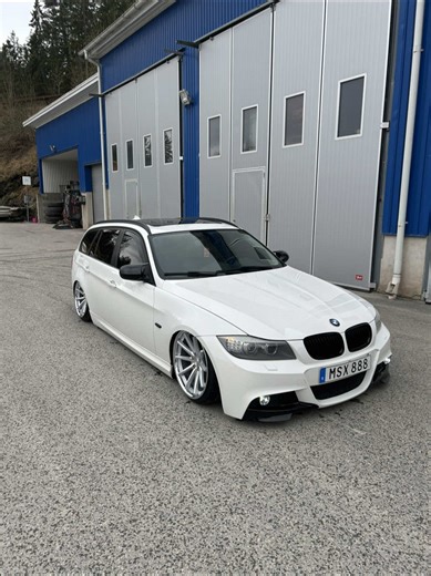 BMW E91 320d with AirLift Suspension