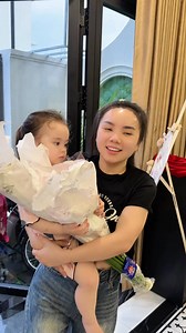 🌸 Đến hẹn lại lên – Spa tụi em lại có bông mới cho anh chị ngắm rồi nè! 🌸 Mỗi góc nhỏ tại Chloe's Healing Spa đều được chăm chút để anh chị không chỉ được làm đẹp, mà còn được thư giãn tâm hồn. 💐 Vừa bước vào, anh chị sẽ được “chào đón” bởi mùi hương thảo mộc nhẹ nhàng, dễ chịu, giúp tinh thần thoải mái ngay từ phút đầu tiên. 💆‍♀️ Sau đó là hàng loạt dịch vụ chăm sóc da và massage thư giãn, kèm ưu đãi cực hấp dẫn: ✨ Giảm giá đến 50% dịch vụ da mặt ✨ Massage body đi 2 tính tiền 1 📷 Nhớ check