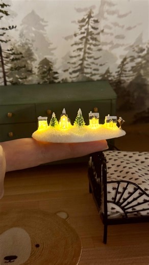 Anna on Instagram: "Day 6! 6️⃣ This is one of my favorite miniatures I’ve ever made and I knew it had to be a part of this years @dolls_of_anarchy Advent Calendar. 🖤 We priced this year’s calendar with an average value of about $25-$30 for each day’s miniature item. For the people who bought one, you know you got a great deal if you do the math and then also factor in the cost of the box and packaging, and shipping which was included (among other expenses like flying to Rosa’s house to pack the