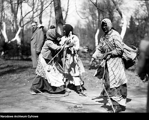 Przedwojenne wielkanocne zwyczaje i obyczaje. Siuda Baba, degowanie