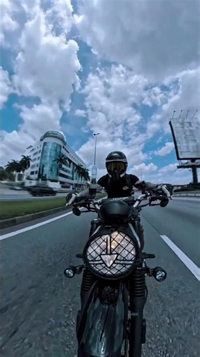 Triumph Street Scrambler with Slash Cut Shotgun Pipes