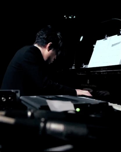 With some of the greatest musicians from all over the world performing on its stage daily since its establishment in 1988, come enjoy an elegant and memorable evening in the center of the city at Blue Note Tokyo. #KeiichiroShibuya #NaruyoshiKikuchi #RenYamamoto #MasanaoMatsushita #BLUENOTETOKYO | BLUE NOTE TOKYO