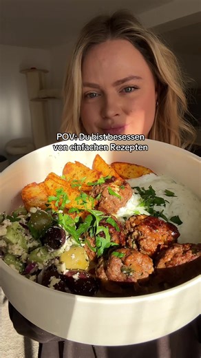 Griechische Bowl mit Hackfleisch und Joghurt