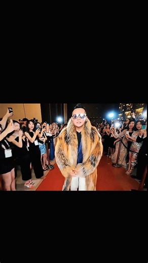 GORDON LAM on Instagram: "WHAT'S MY NEXT MOVE? 🤔🤔🤔🤔 WATCH THIS SPACE 😎😎😎😎🤘🏻🤘🏻🤘🏻🤘🏻 #NewLife #NewJourney #NewChapter #NewChallenge #TakingOverTheWorld"