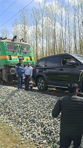 BTS MG Majestor making The Guinness World Record for Heaviest Train pulled by a SUV on RAIL TRACK.