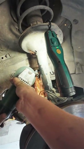 The sway bar screw trick every mechanic should know #mechanic #diy
