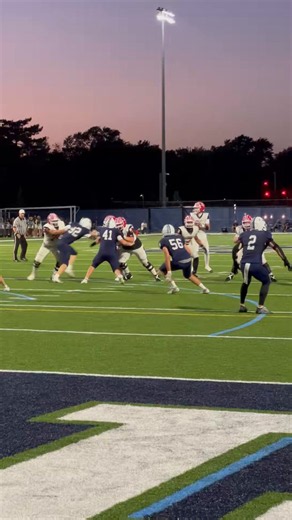 Maine South again. Purcell to Keaton Vitel for an 18-yard TD. Hawks lead New Trier 14-0, 1Q. https://t.co/vUZ3K0dahl