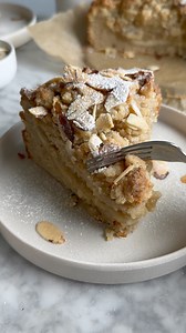 This deliciously “buttery” almond coffee cake is inspired by the classic almond croissant- with rich frangipane and “cream cheese” filling rippled throughout and a crunchy nutty almond vanilla streusel on top! Oh, and you’ll never believe it’s vegan and dairy free! RECIPE: https://thebananadiaries.com/vegan-almond-coffee-cake/ | The Banana Diaries