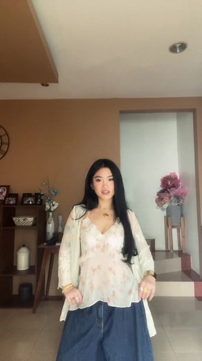 Alex Bruce's Fashion and Makeup Tutorial Highlights