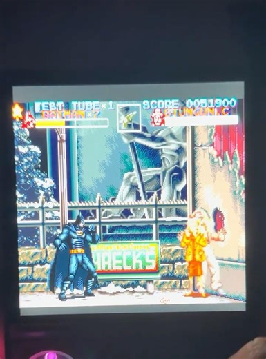 Batman Returns SNES - Stungun Clown Boss Fight