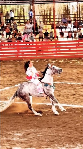 Punta Espectacular Escaramuza Amazona de Lagos de Moreno | Gran Charreada de Gala