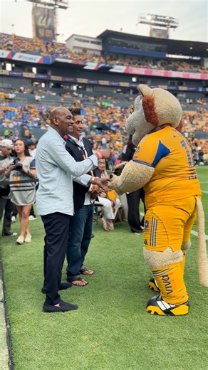 ¡DOS LEYENDAS!💪 Jorge Campos y Gerónimo Barbadillo platicaron en el Universitario previo al juego entre Tigres y América de nuestro #SábadoFelino | TV Azteca Deportes