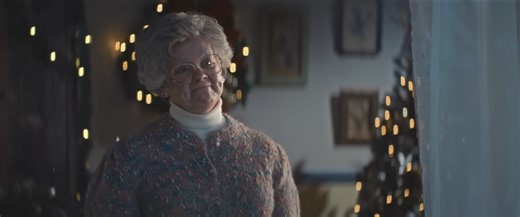 Melissa McCarthy takes the Christmas spirit too far in 'SNL' sketch