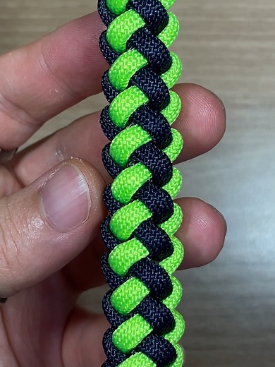 2 Color Paracord Bracelet Tutorial for Beginners