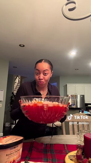 Where’s my 90’s babies at?! Who remembers this punch? #90s #throwback #fyp Ingredients - Hawaiian Punch - 7 Up or sprite - Rainbow Sherbet