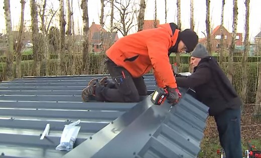 Comment installer soi-même des tôles de bardage sur la toiture ?