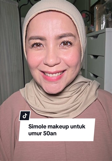 Simple Makeup Tips for Women in Their 50s