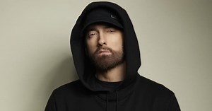 Eminem (エミネム) 、故郷の米・デトロイトで新曲 "Houdini" をサプライズ・パフォーマンス、皮肉満載の歌詞が話題の和訳動画も公開！