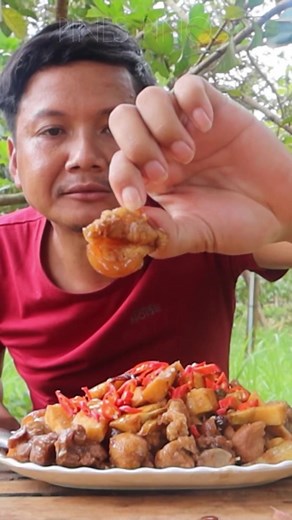 Fried bamboo with pork leg | PINES PINOS