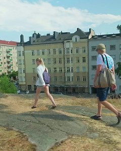 In Helsinki, you don’t have to go far to be able to enjoy nature and outdoors. The perfect picnic spot can be right around the corner from home! ☀️🌿🍓🍦 On a warm sunny day, what’s better than packing your backpack with some favorite snacks and to head out with friends or family to enjoy a lovely summer’s day in the city! 📍 Josafatin kalliot | Visit Helsinki