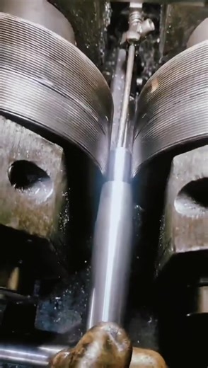 Is the speed of processing bolts by hydraulic thread rolling machine ok? Welcome comments#threadrollingmachine #tiktok #screwthreadrolling #Roundsteelrollingmachine #steelbarrollingmachine