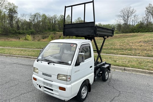 No Reserve: 1992 Suzuki Carry 4WD 5-Speed Dump Truck w/Scissor Lift