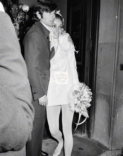"Sharon Tate and her husband, Roman Polanski, are photographed alongside their close friends during a Christmas holiday in Italy, circa December 1968. The couple, recently married in London that January, spent the festive season exploring the Amalfi Coast and Rome, often accompanied by fellow expatriates from the film industry. At the time, Tate was in her third trimester of pregnancy, glowing with anticipation and dressed in elegant European winter wear. The trip served as a peaceful retreat fr