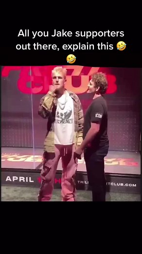 Embarrassing🫣his first insitict is to slap the mans bum. Says a lot 🤣🤣🤣#jakepaul #embarrassing #fakeboxing #disneyboy #tarnishingthesport