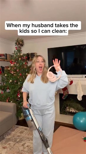 Eva Hansen on Instagram: "Y’ALL I FINALLY READ QUICKSILVER The audio is for sure the way to go, I really loved both narrators, it was so well done! This gets a 4⭐️ rating from me. It was fun and entertaining and exactly what I needed coming off some heavier classics/litfic reads. Will I be reading the next book in the series? Nope 😅 Who else has read it? IB: @makingitbriggs (used the same audio!) #quicksilver #audiobooks"